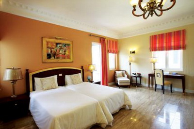 Room2 BOOKING