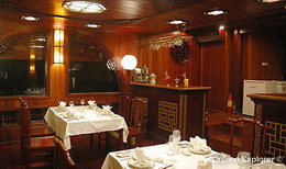 Lagoon Explorer dining room