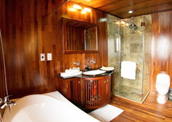Bathroom in Valentine Junk