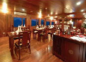 Dining room in Valentine Junk