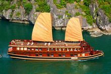 Travelers with Luxury Halong Ginger on Halong Bay 