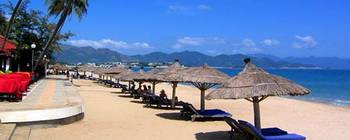 Tourists are enjoying The most beautiful beaches of Vietnam - TL410