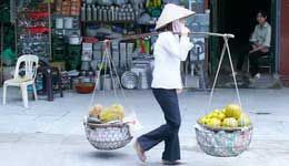 Travelers with 15-day Vietnam Culinary and Culture Tour
