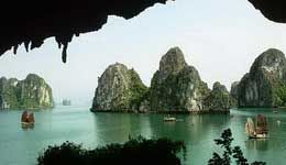 Travelers with Cruise Halong Bay with the Oriental Sail