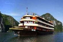 Travelers with  Halong Bay with Emotion Junk