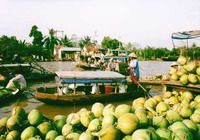 Tourists are enjoying Saigon Phnom Penh upriver tour