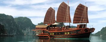 Tourists are enjoying Halong Bay on Red Dragon Junk -TL114