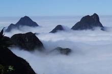 Travelers with Fansipan conquering tours