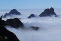 TOURISTS IN Fansipan conquering tours
