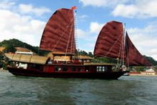 Travelers with Halong Bay cruise with Prince Junk