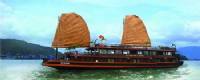 Travelers with Halong romantic cruise on the Classic Sail
