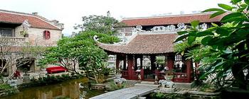 Tourists are enjoying Viet cultural and historical 1-day tour - TL219 