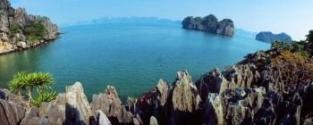 Tourists are enjoying Halong Bay 1-day tour - TL101