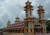 TOURISTS IN Cao Dai Temple and Cu Chi Tunnels Tour
