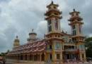 TOURISTS IN Cao Dai Temple and Cu Chi Tunnels Tour