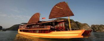 Travelers with Cruise Halong Bay on Heritage Junk
