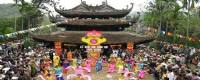 TOURISTS IN Perfume Pagoda - the most sacred one - TL203 