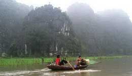 Travelers with Hoa Lu - Tam Coc tour