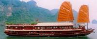 TOURISTS IN Halong Bay cruise with deluxe Bai Tho Junk - TL104