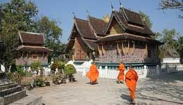 Travelers with Luang Prabang 4 day tour