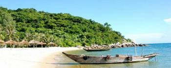 Tourists are enjoying Romantic Cham Island and Snorkeling tour - TL405 