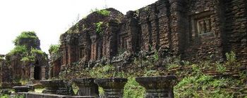 Tourists are enjoying Central Heritage road - TL305