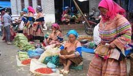 Travelers with Sapa trekking and local market days