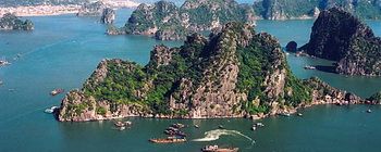Tourists are enjoying Fascinating Vietnam - TL701