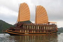 Travelers with Halong Bay cruising with Indochina Sails