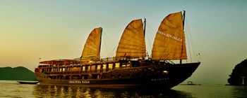Travelers with Halong Bay cruise with Indochina Sails