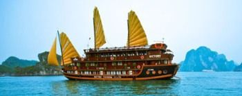 Travelers with Halong Bay tour with Victory Cruise