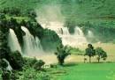 TOURISTS IN Vietnam in your eyes