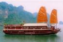 TOURISTS IN Bai Tho Junk