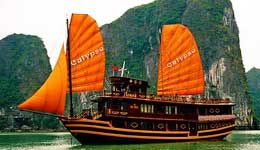 Travelers with Calypso legendary 4* cruise on Halong Bay