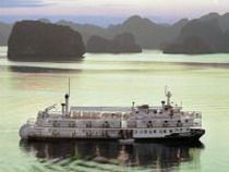 TOURISTS IN Emeraude Cruise