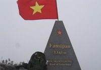TOURISTS IN 3-day conquering Fansipan peak