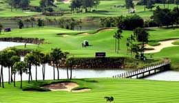 Travelers with Northern Vietnam golf tour