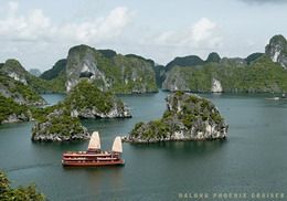 TOURISTS IN Halong Phoenix Cruiser