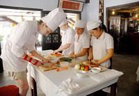 TOURISTS IN Savour Hoi An Tour