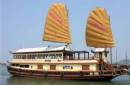 TOURISTS IN Lotus Sail