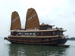 TOURISTS IN Minh Hai Junk