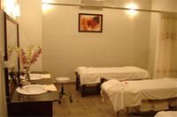 TOURISTS IN Relaxing tour with Indian Auyverdic herbal spa and massage