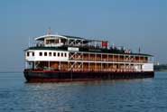 TOURISTS IN RV Tonle Pandaw Cruise