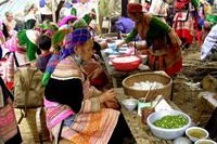 Tourists are enjoying 2-day Sapa tours (Trekking and enjoy local market)