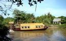 TOURISTS IN Song Xanh Sampan