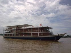 TOURISTS IN Toum Tiou II Cruise