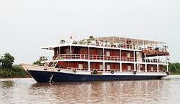 Travelers with Phnom Penh - Siem Reap 3 day cruise on board the Toum Tiou