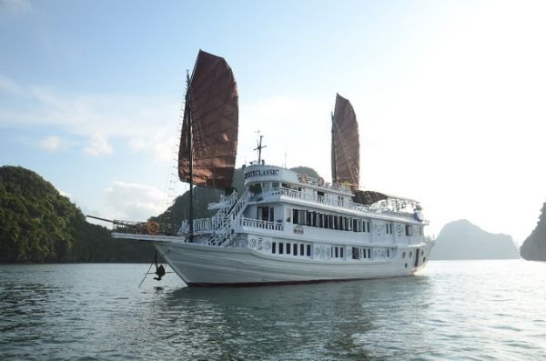 Travelers with Halong Bay with V'Spirit 3* cruise