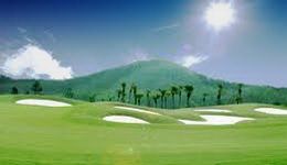 Travelers with Vietnam golf tour