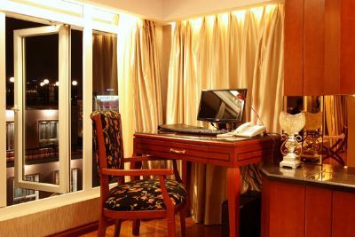 Working desk in rooms BOOKING